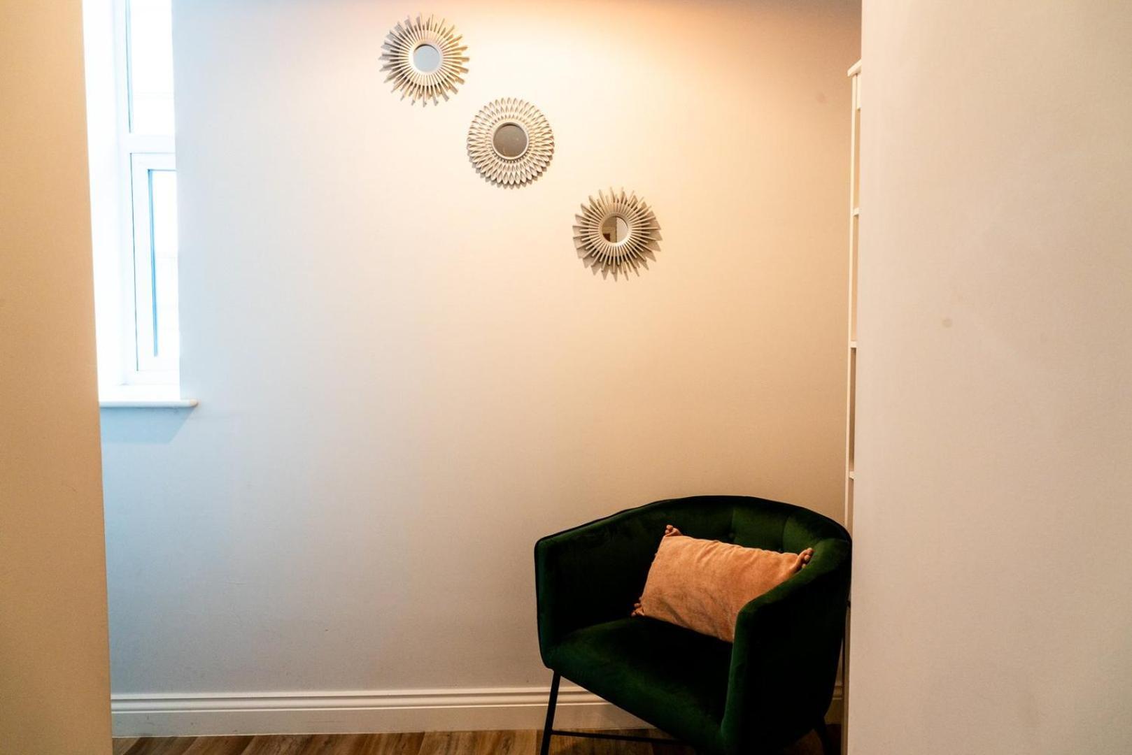 Free Parking | Smart Tv | 4 Guests Apartment Swansea Room photo