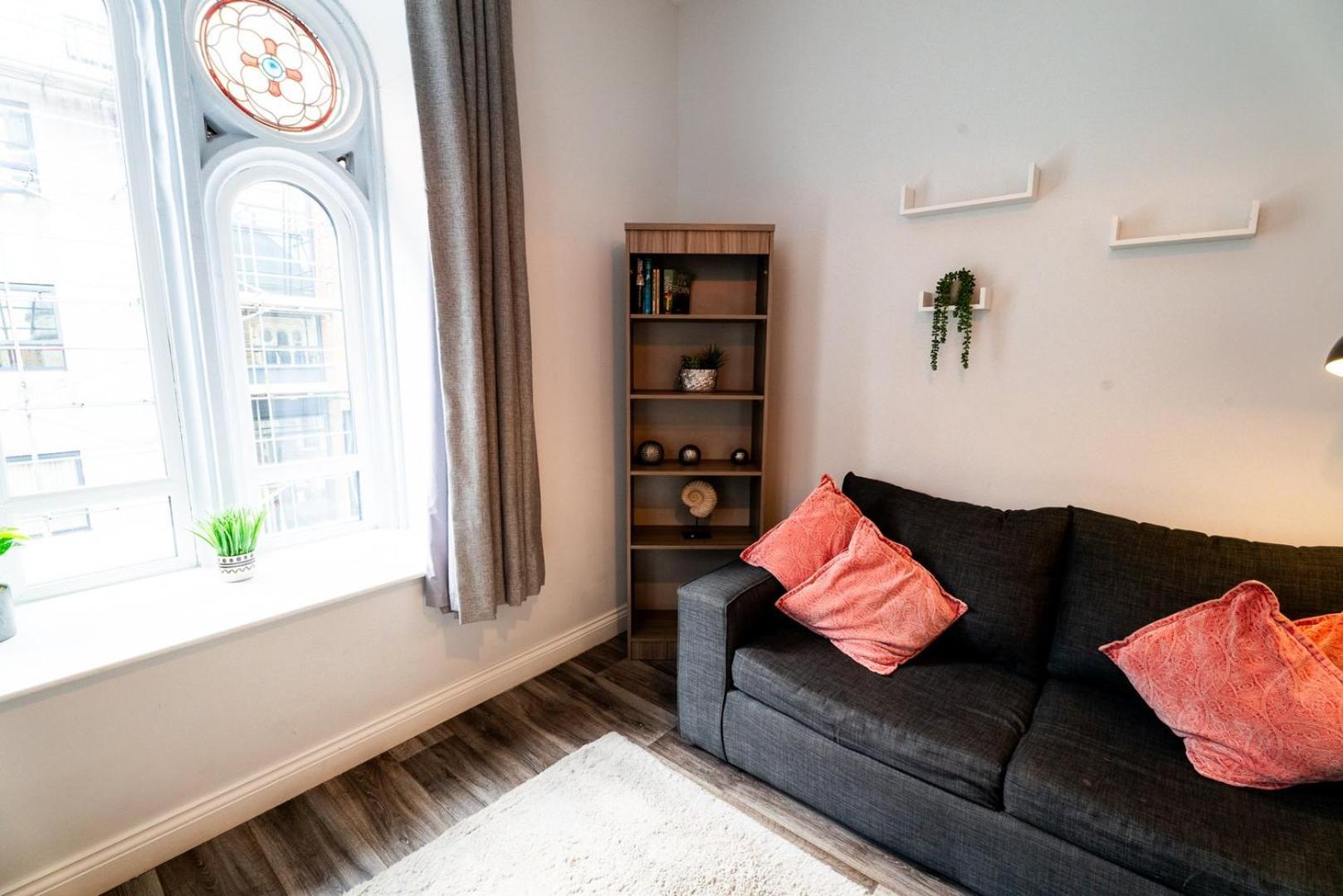 Free Parking | Smart Tv | 4 Guests Apartment Swansea Room photo