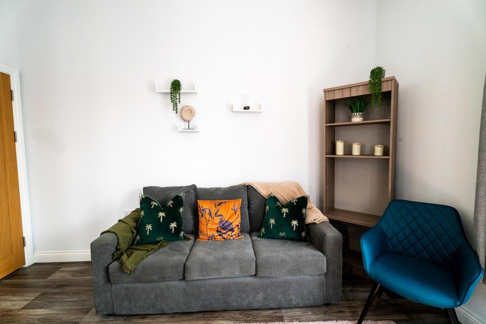 Free Parking | Smart Tv | 4 Guests Apartment Swansea Room photo