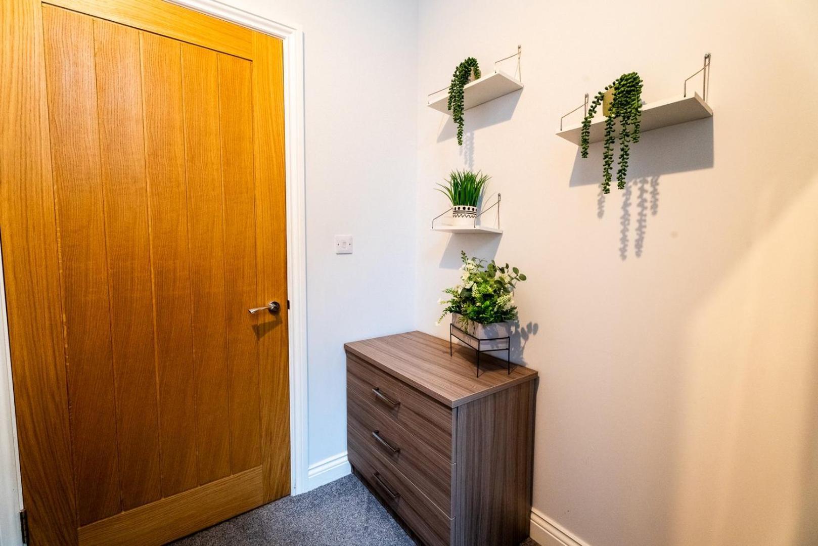 Free Parking | Smart Tv | 4 Guests Apartment Swansea Room photo