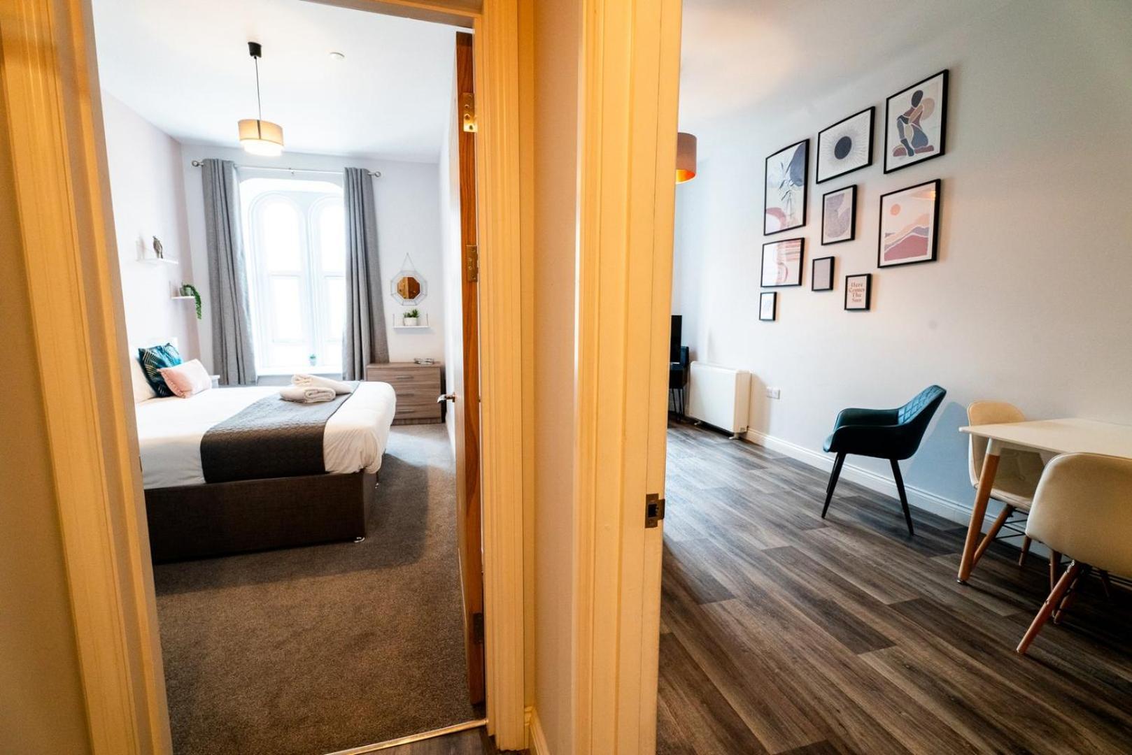 Free Parking | Smart Tv | 4 Guests Apartment Swansea Room photo