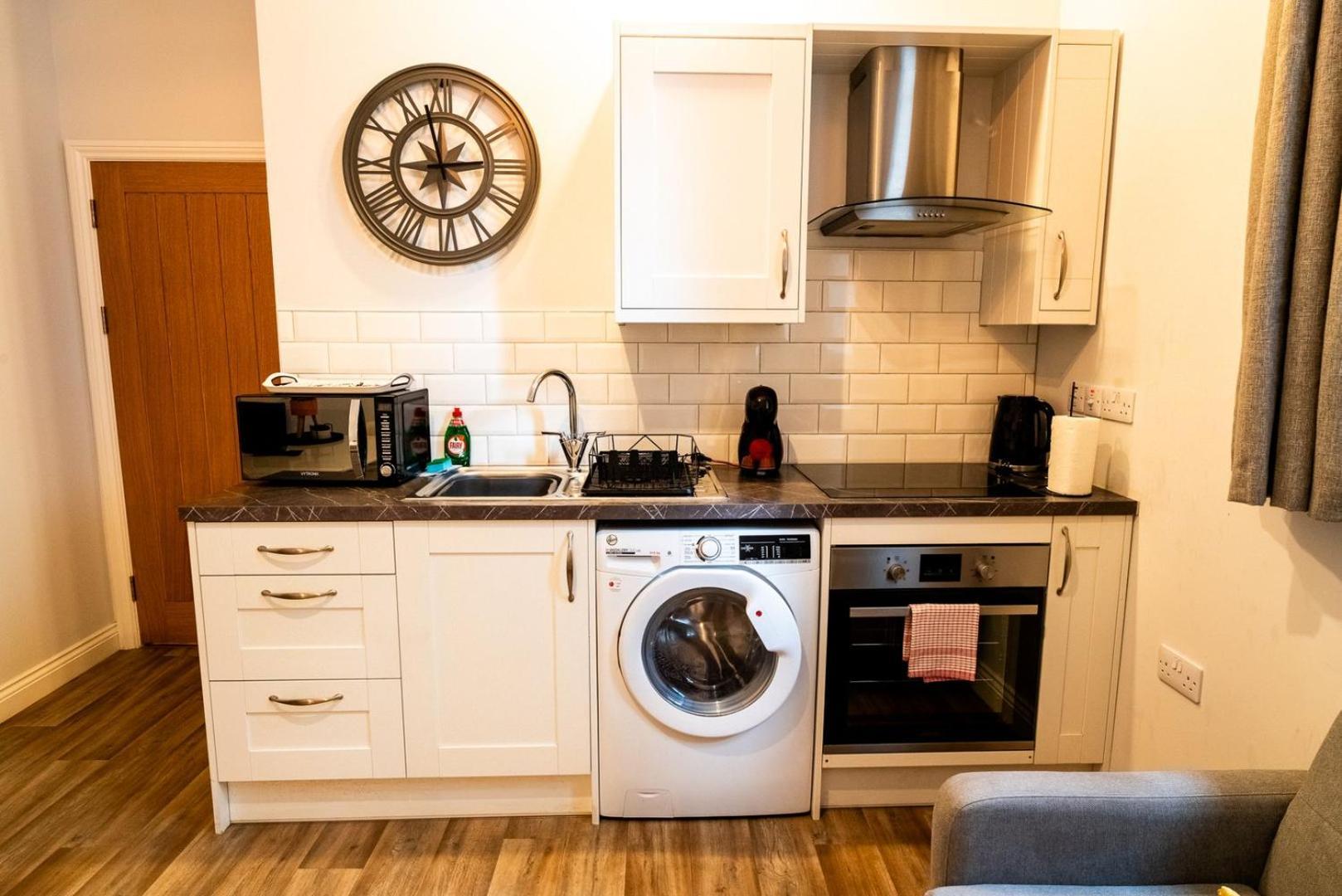 Free Parking | Smart Tv | 4 Guests Apartment Swansea Room photo