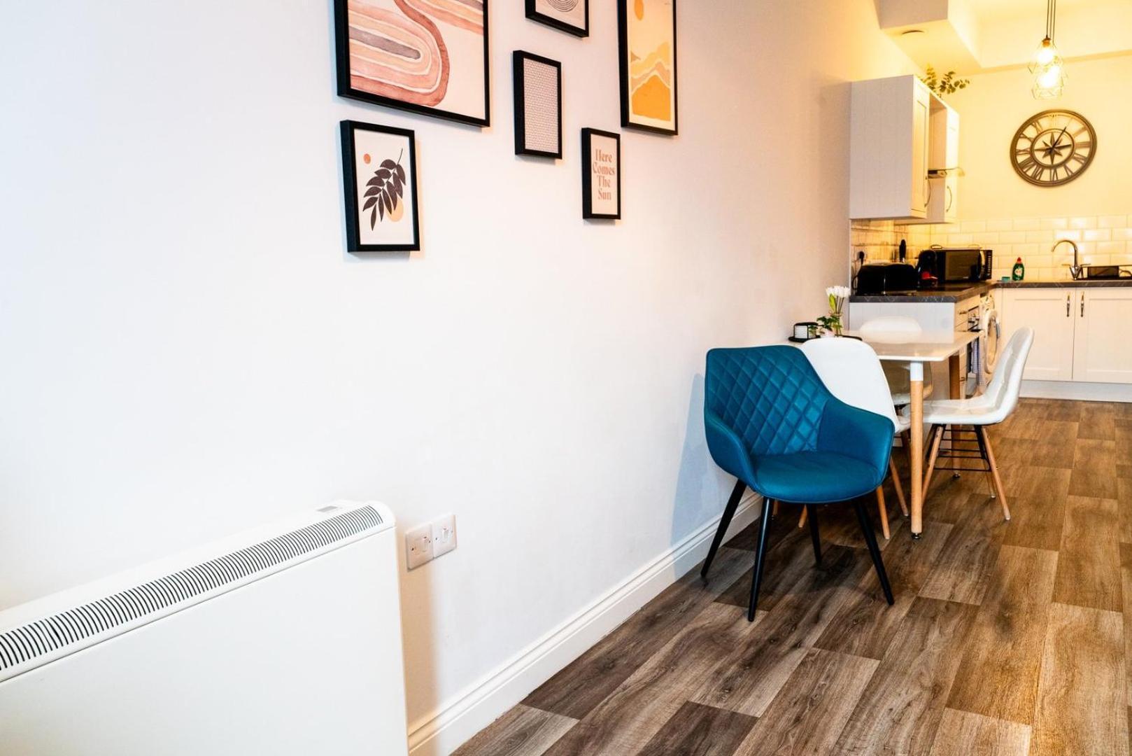 Free Parking | Smart Tv | 4 Guests Apartment Swansea Room photo